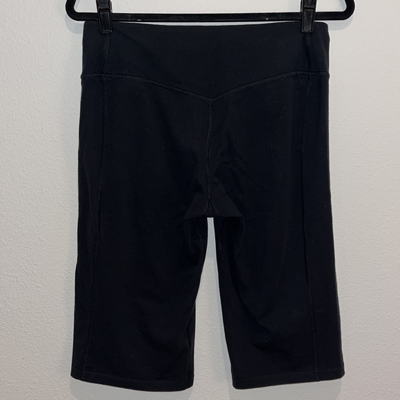 NIKE | Capri Leggings | Medium - Picture 3 of 4